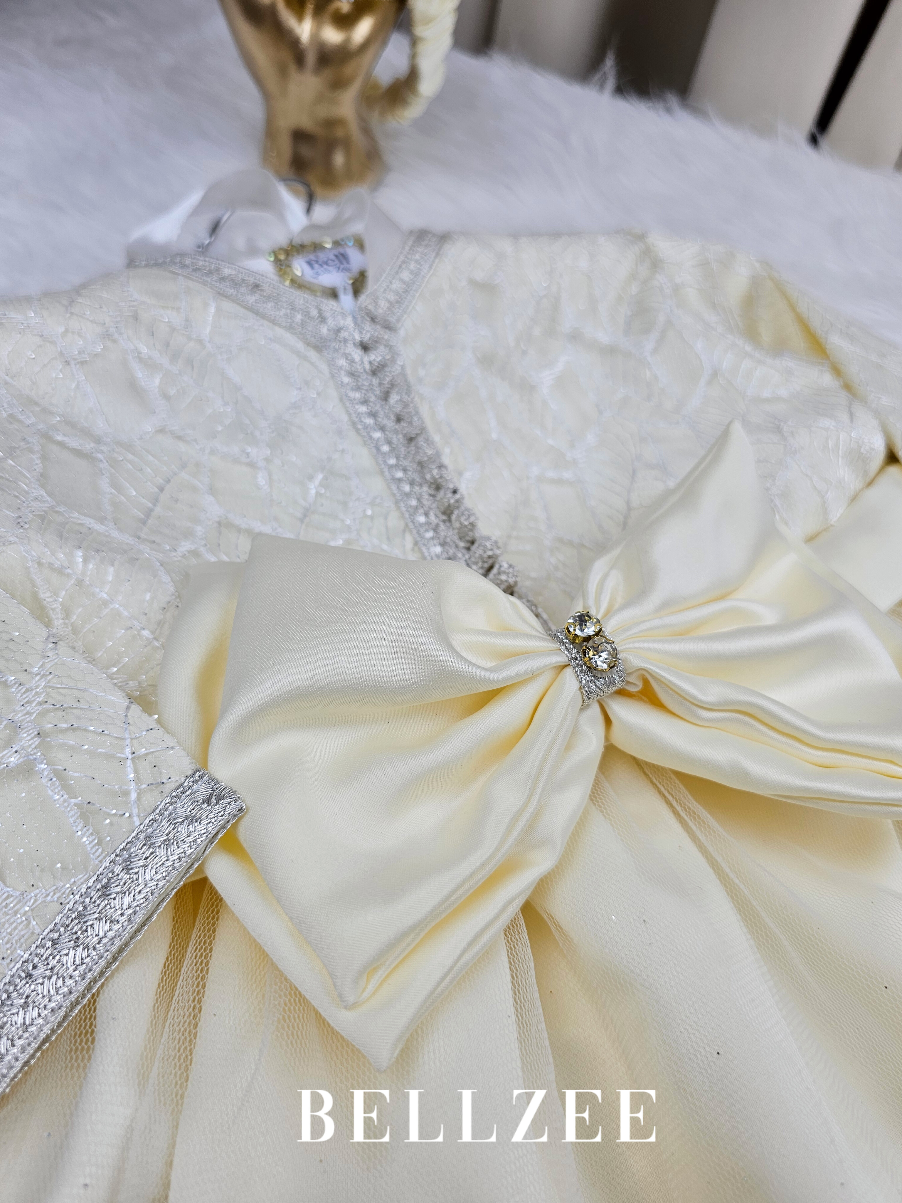 Nfissa Box Bébé – Robe Caftan Crème & Argent