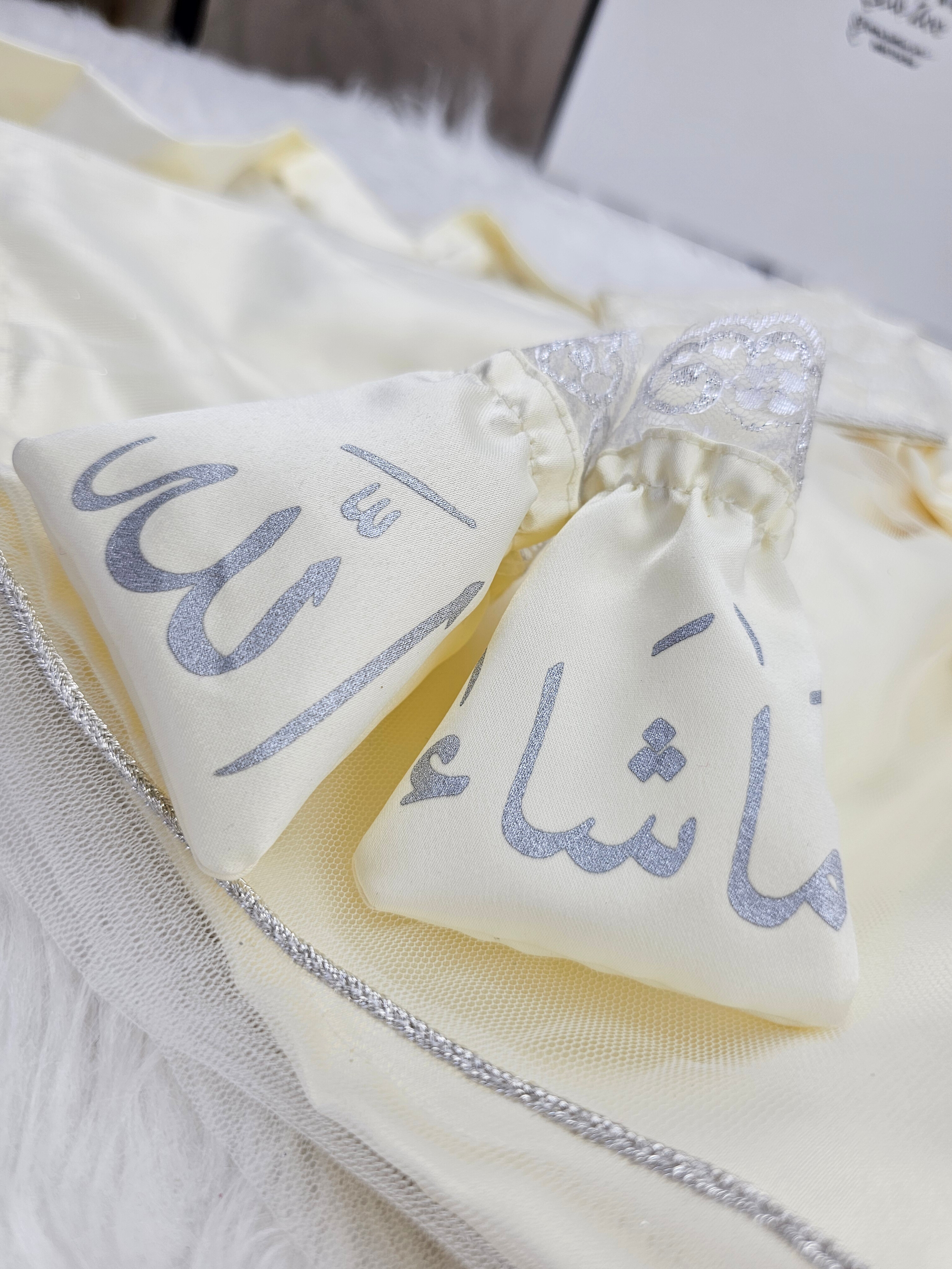 Nfissa Box Bébé – Robe Caftan Crème & Argent