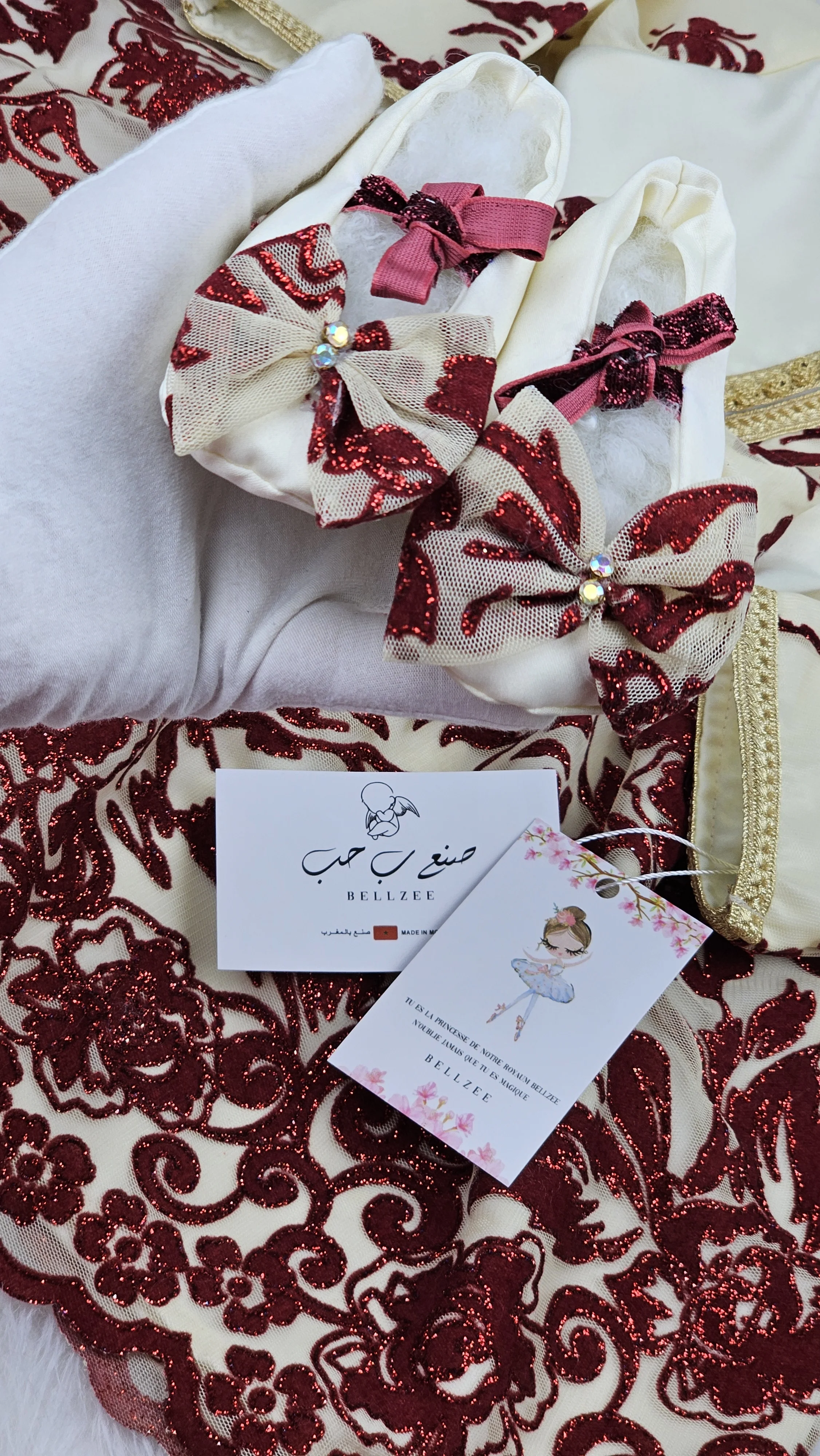 Nfissa Box Bébé – Robe Caftan Rouge & Crème Broderie Luxe
