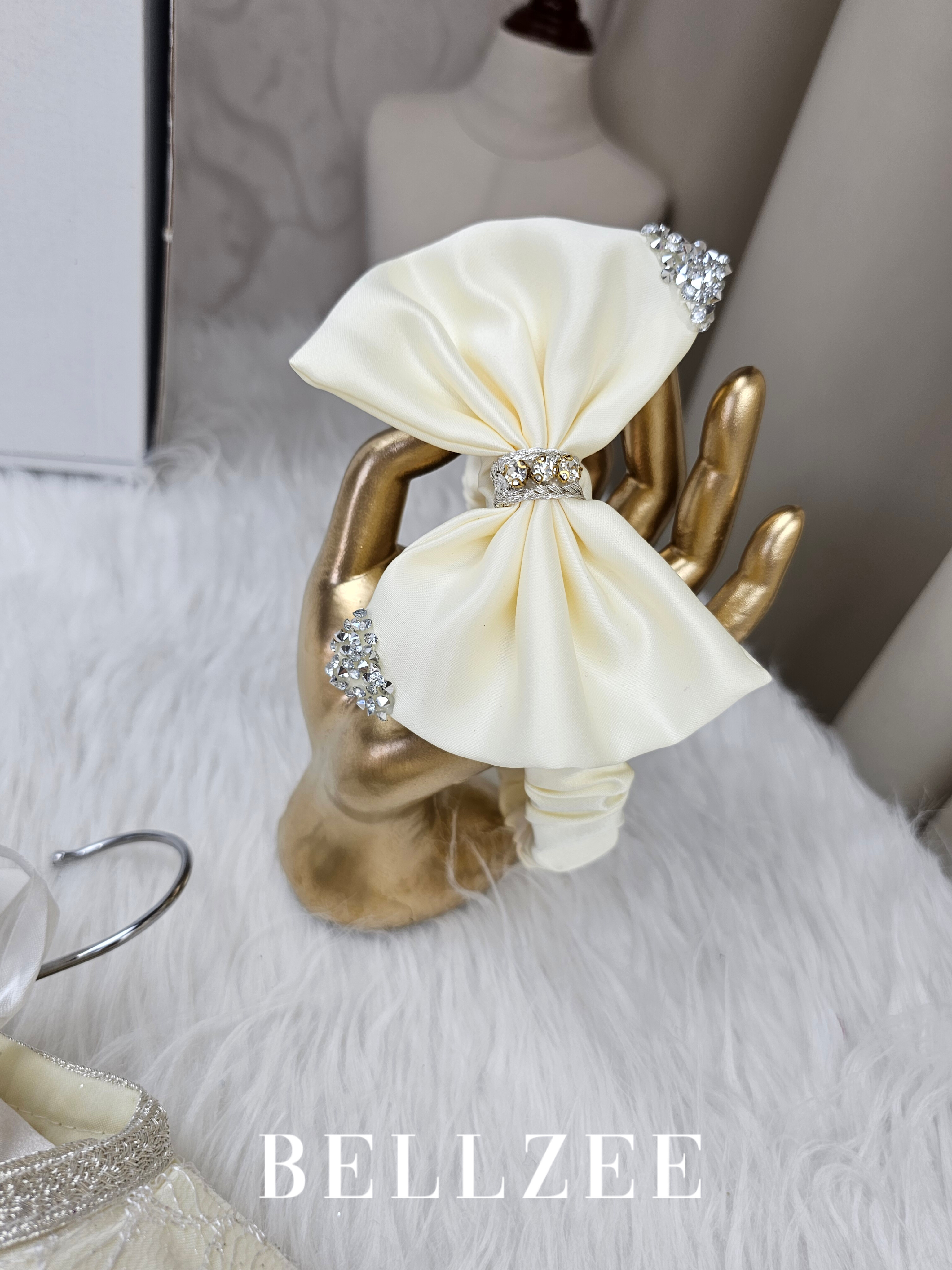 Nfissa Box Bébé – Robe Caftan Crème & Argent