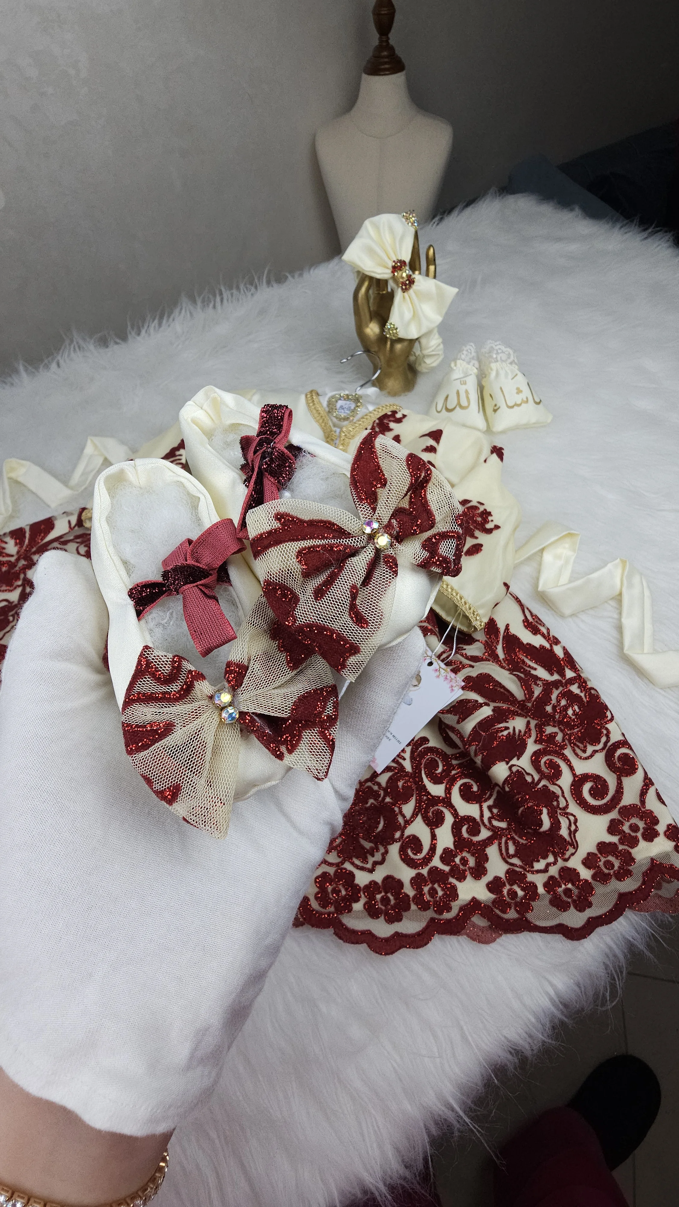 Nfissa Box Bébé – Robe Caftan Rouge & Crème Broderie Luxe