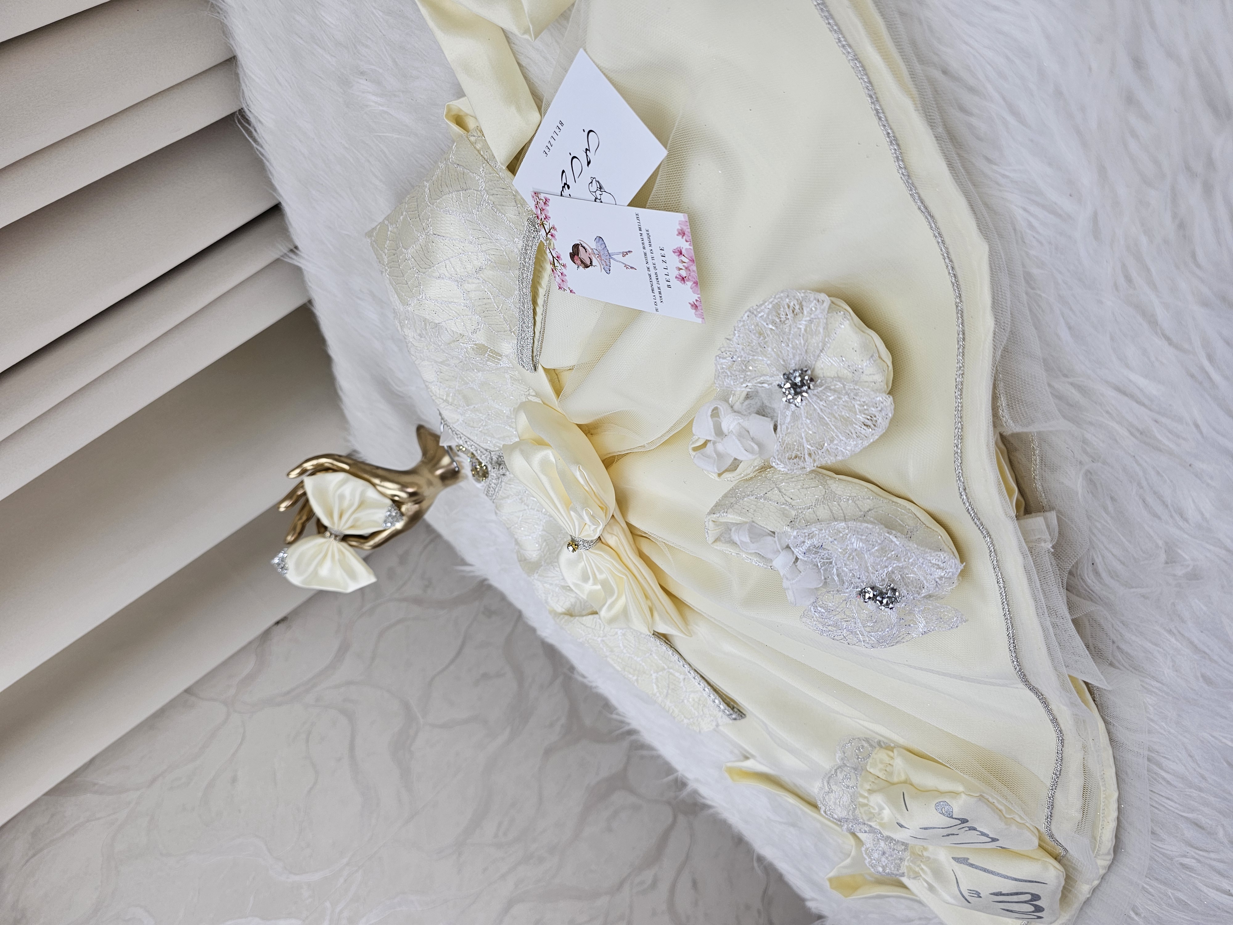 Nfissa Box Bébé – Robe Caftan Crème & Argent