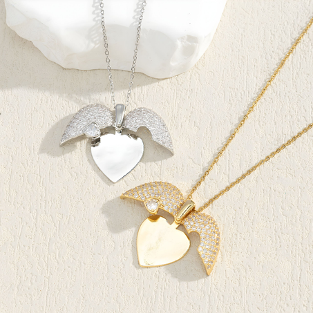 قلادة قلب مجنّح بتصميم انيق