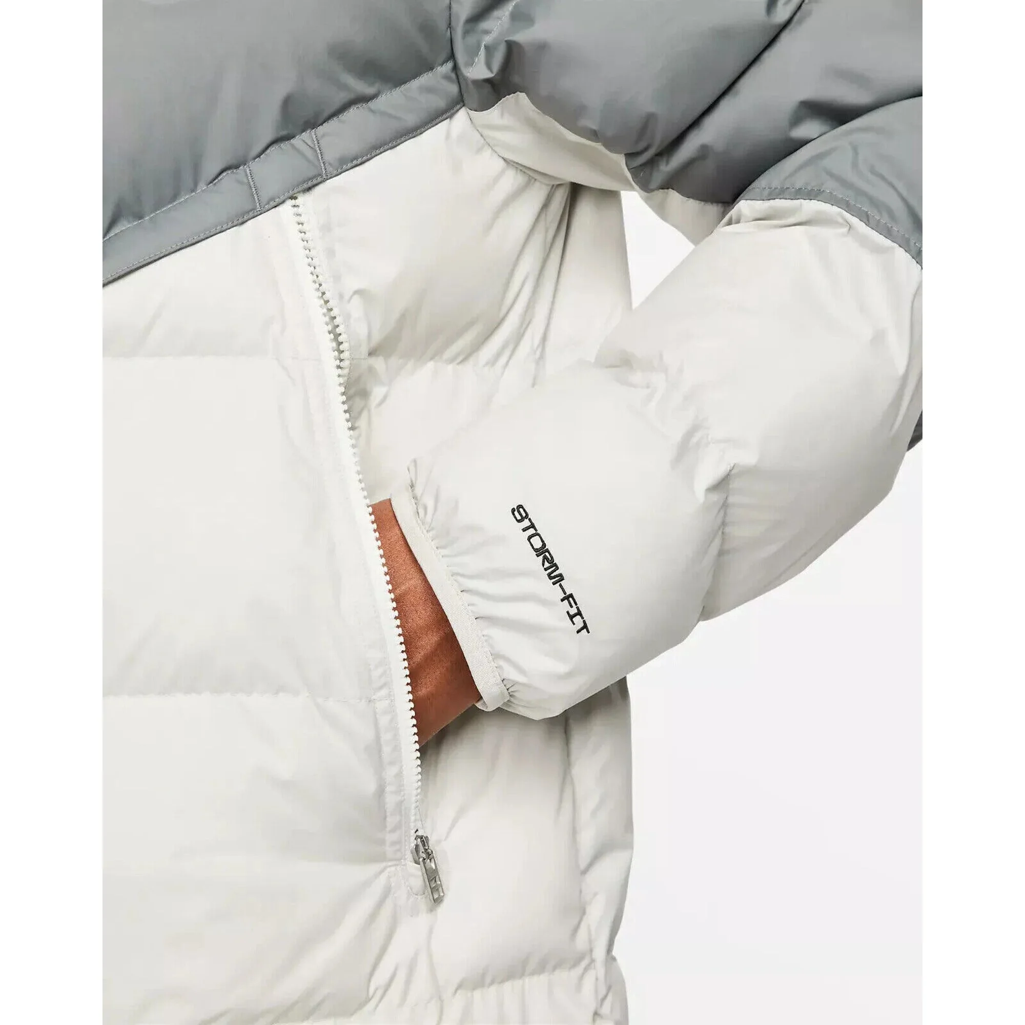 Nike Sportswear Storm-FIT Windrunner