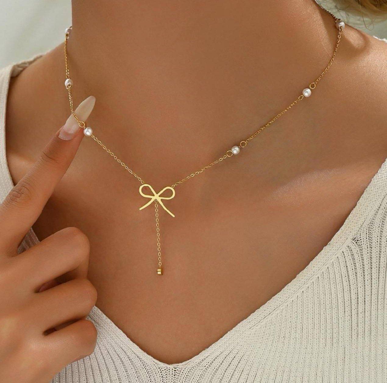 Collier en perles et nœud doré