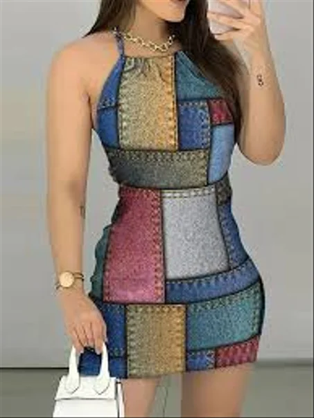 فستان نسائي ضيق برقبة رسن وبطبعة جرافيكية