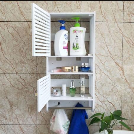 خزانة حمام مخططة بشكل طولي