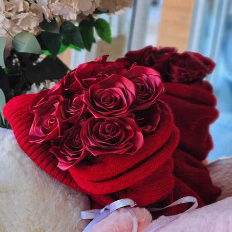 سكارف/هدية حمراء – ستايل رومانسي