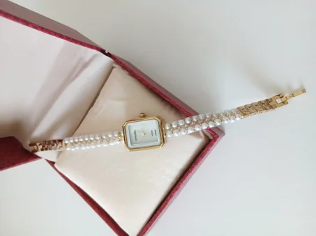 ساعة نسائية شانيل