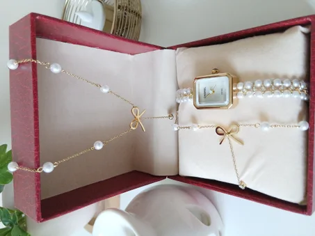 باك الفراشة وساعة شانيل