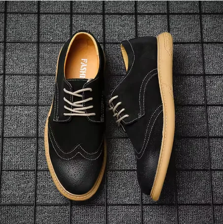 أحذية رجال الأعمال الجلدية مع تصميم مطبوع