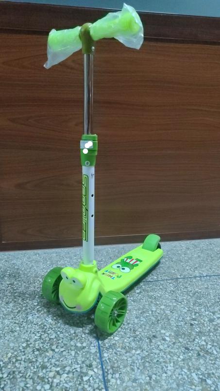 طروتينت أطفال موسيقى وضوء أقل من ست سنوات