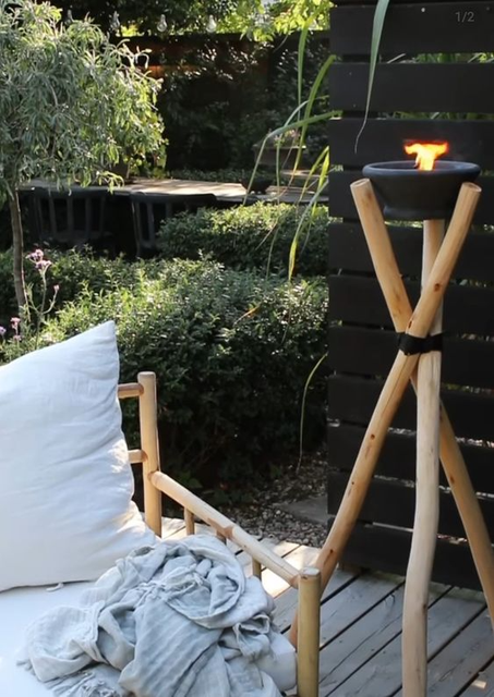 trépied en bois naturel-bougie