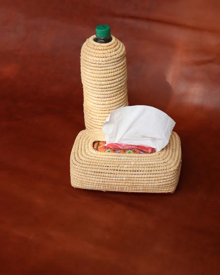 Cache à mouchoirs en raphia tressé