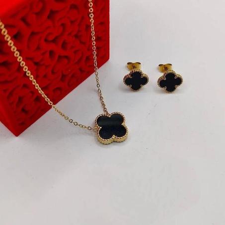 ensemble chaîne boucles d'oreille noir