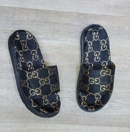 سندالة Gucci