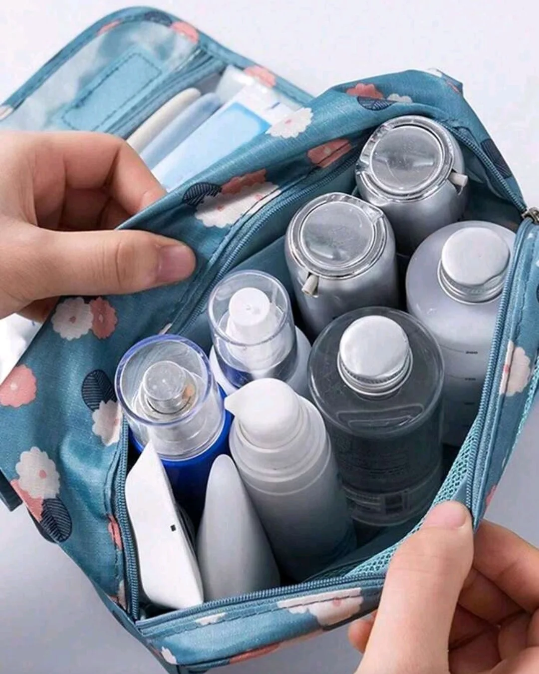 Trousse de toilette   حقيبة التجميل