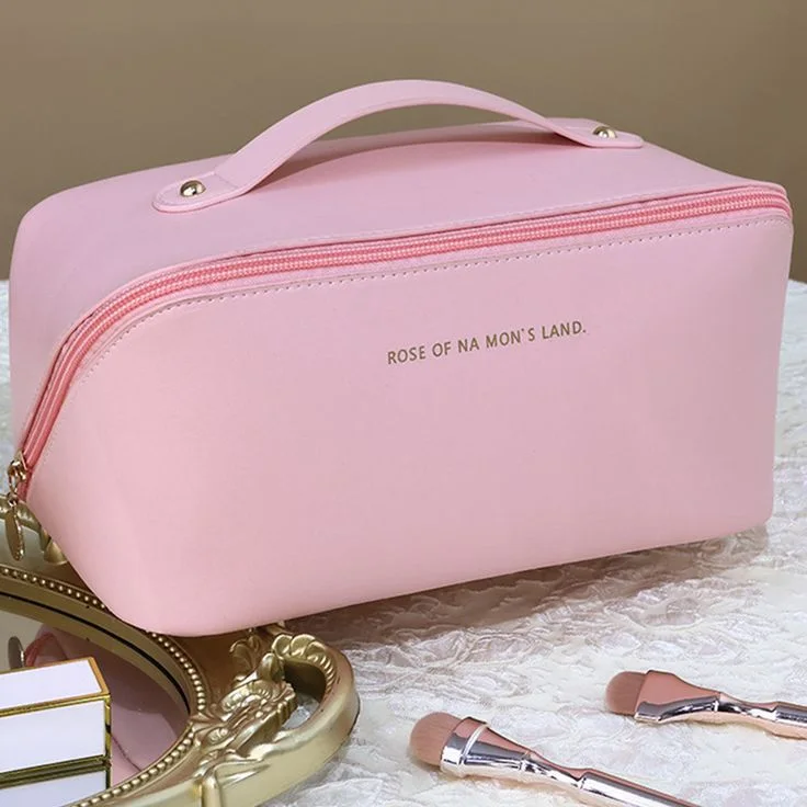 pochette maquiallge        حقيبة المكياج