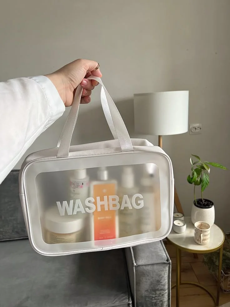 trousse de toilette      حقيبة التجميل