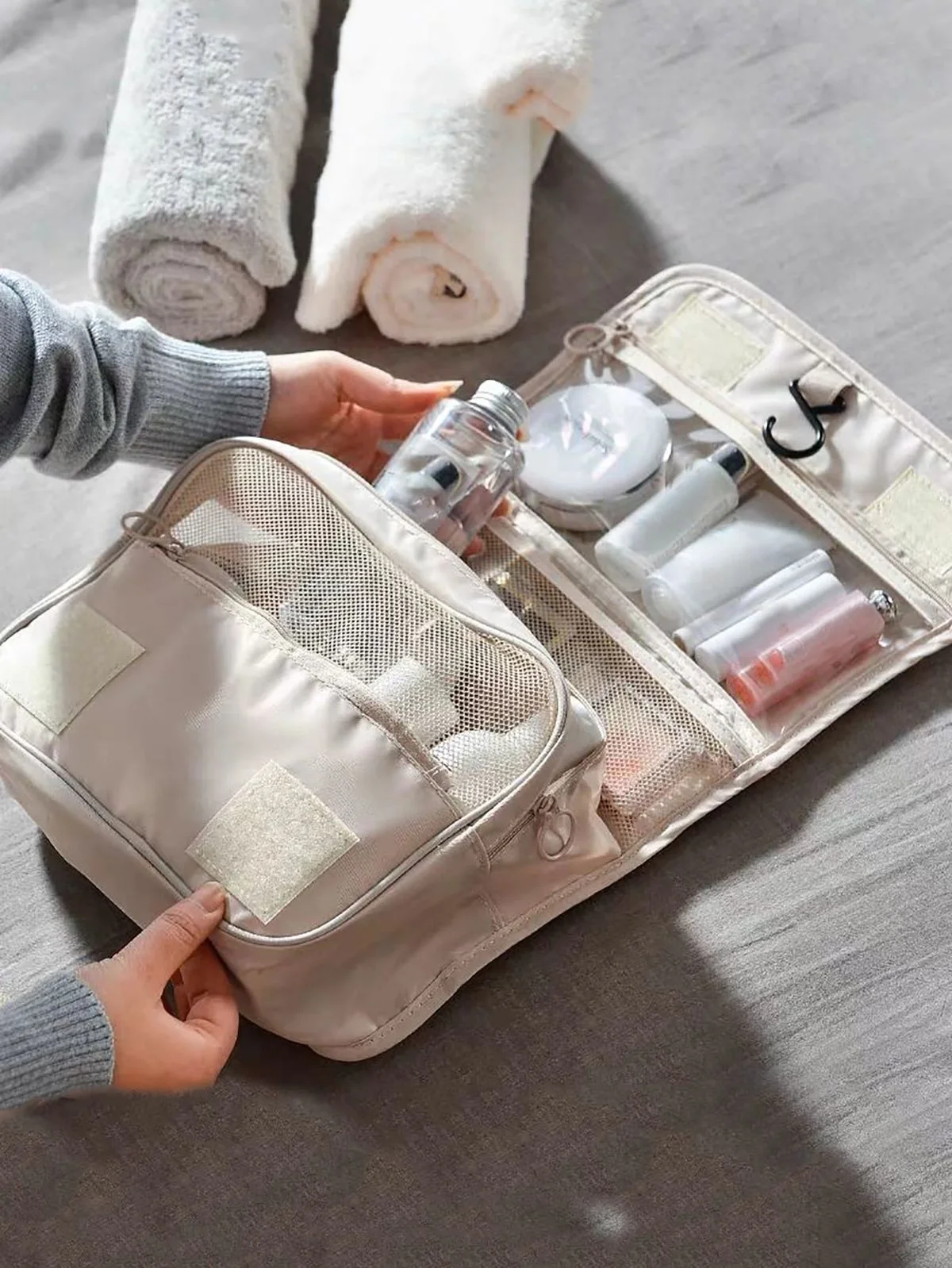 Trousse de toilette   حقيبة التجميل