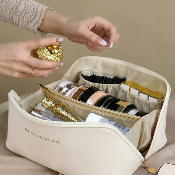 pochette maquiallge        حقيبة المكياج