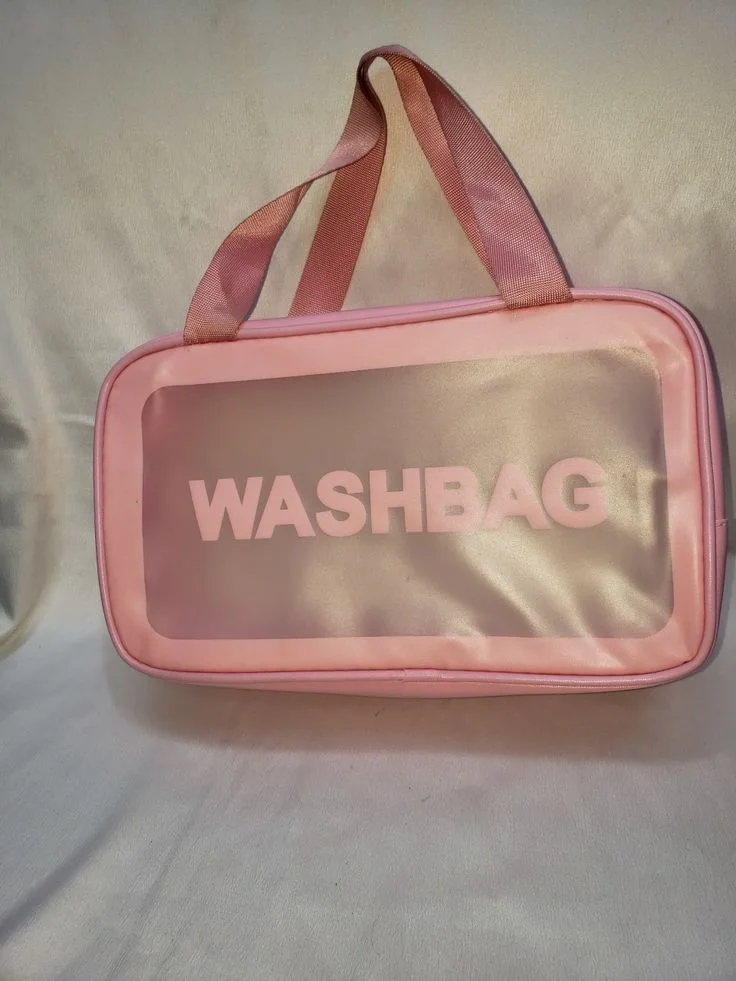 trousse de toilette      حقيبة التجميل