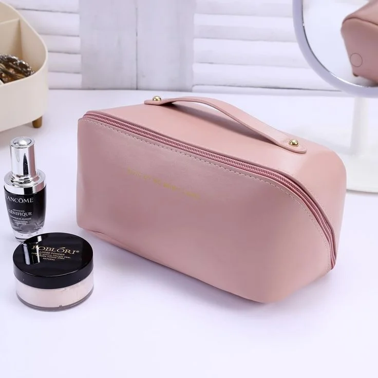 pochette maquiallge        حقيبة المكياج