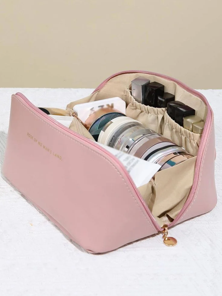 pochette maquiallge        حقيبة المكياج