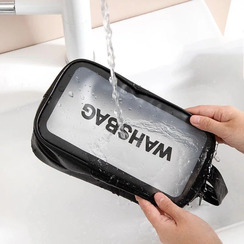 trousse de toilette      حقيبة التجميل