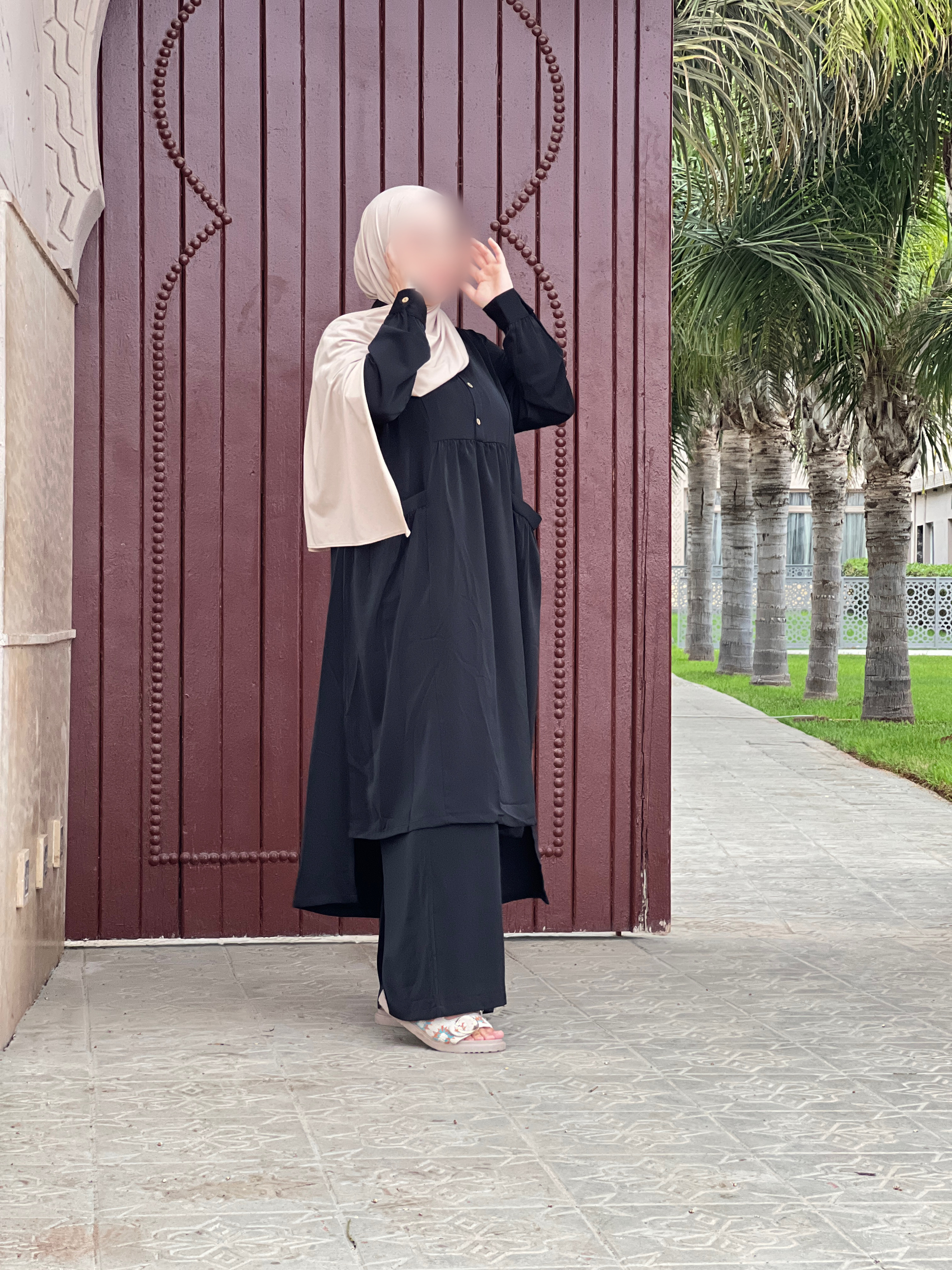 شوميز روب أنيقة مع سروال واسع من كريب روزا