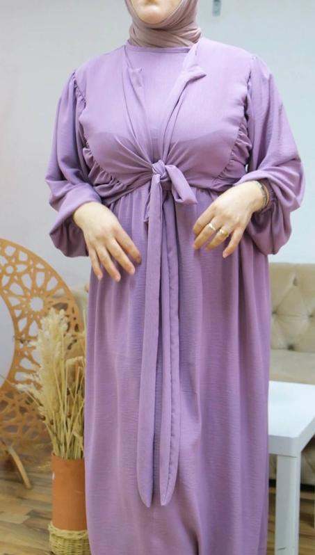 إطلالة راقية وكلاسيكية مع AMIRA