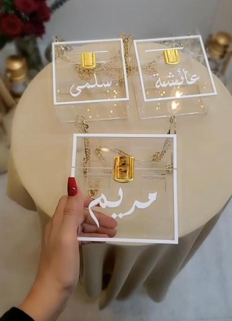 شنط الاكريليك ب الاسامي للعيد