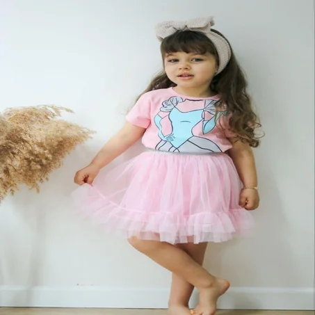 ملابس بنات صغار