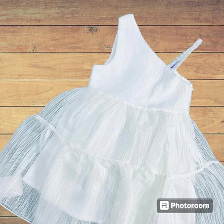 Robe blanche une manche