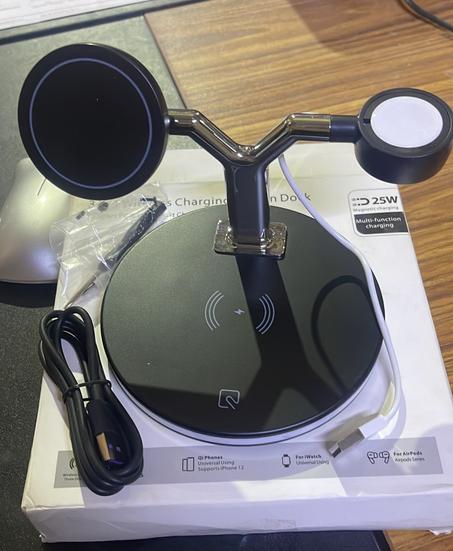 شاحن لاسلكي مغناطيسي 3 في 1 – محطة شحن سريع 15 واط