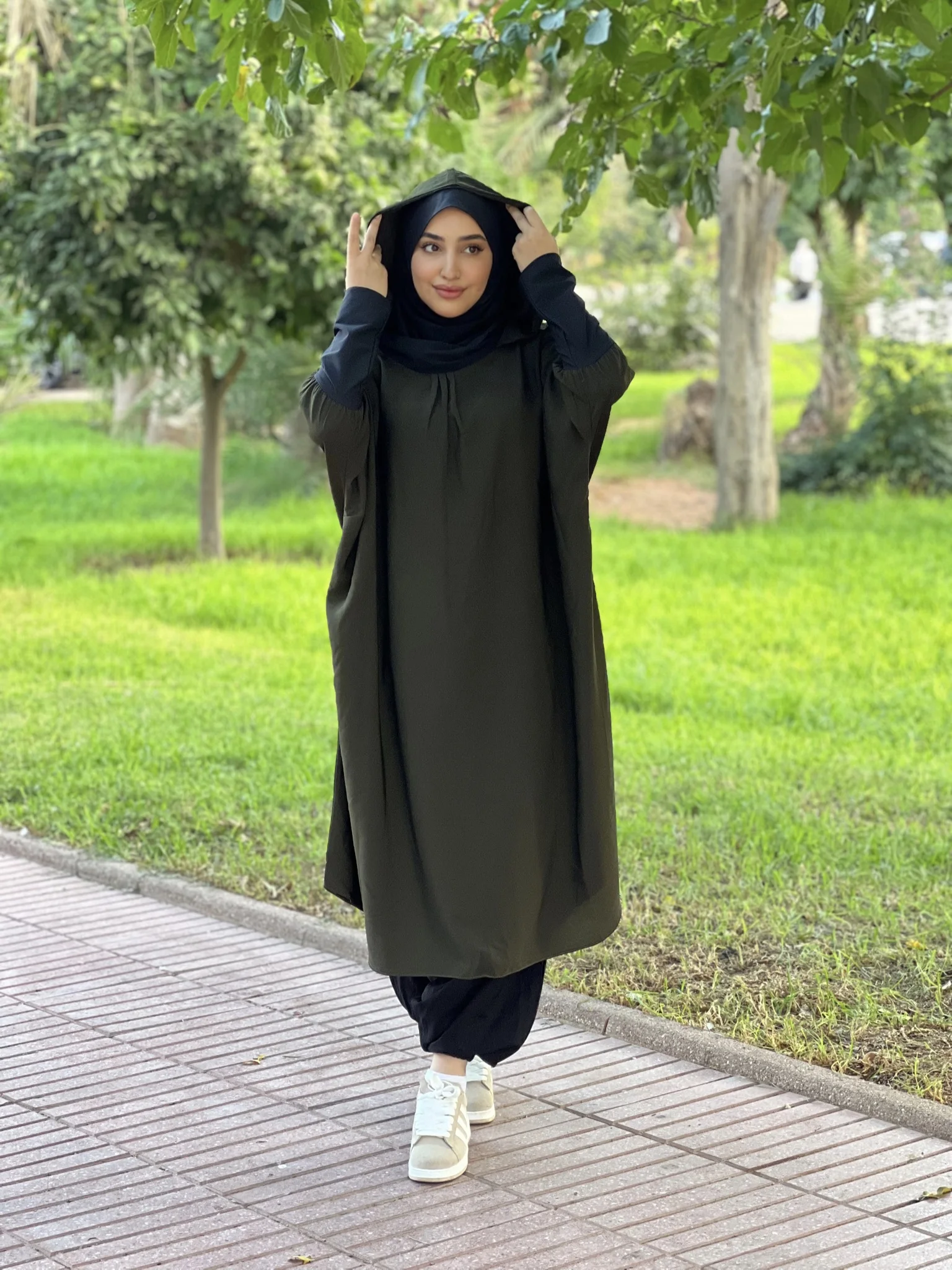 الطقم الرياضي زيتي