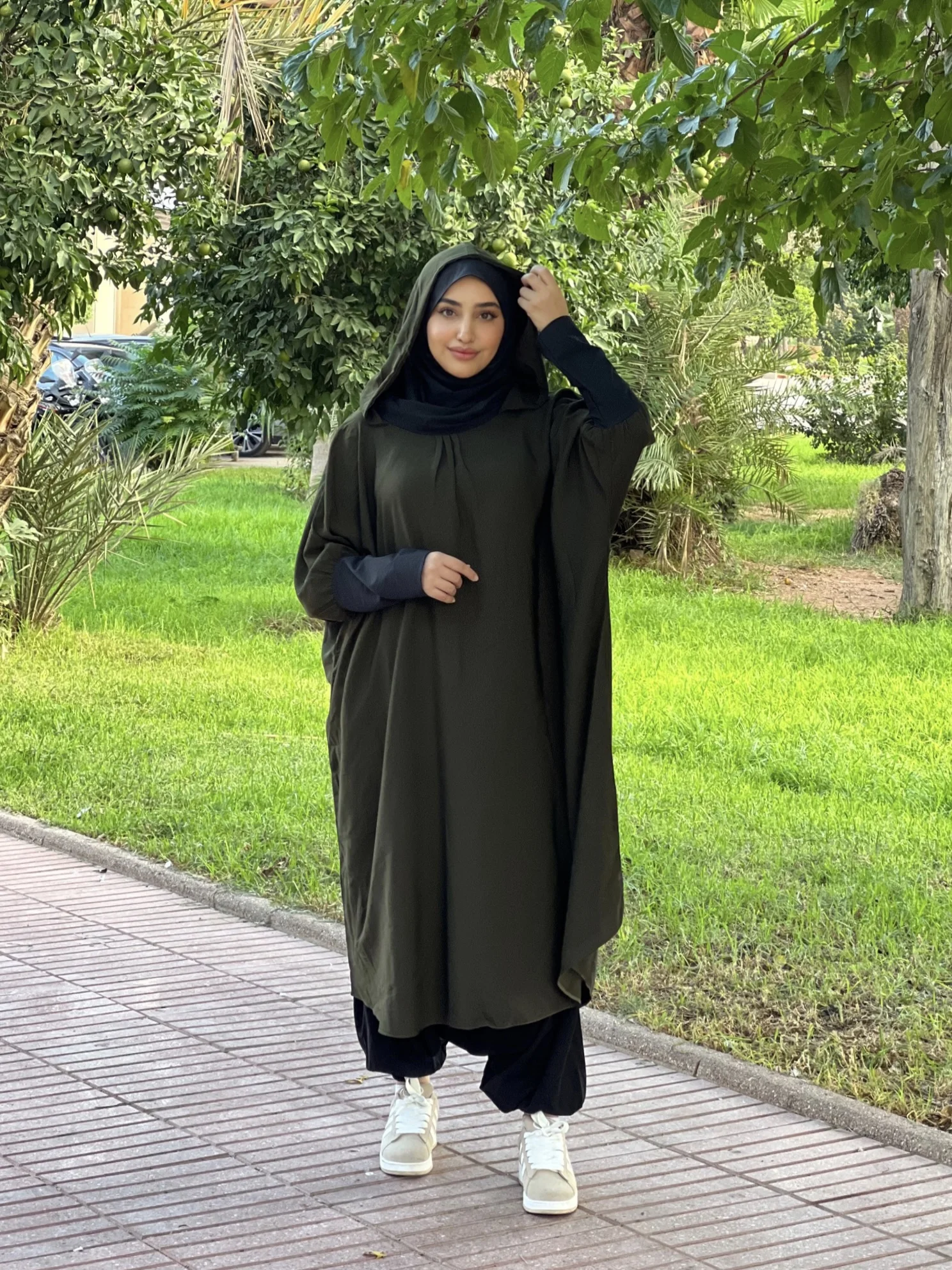 الطقم الرياضي زيتي