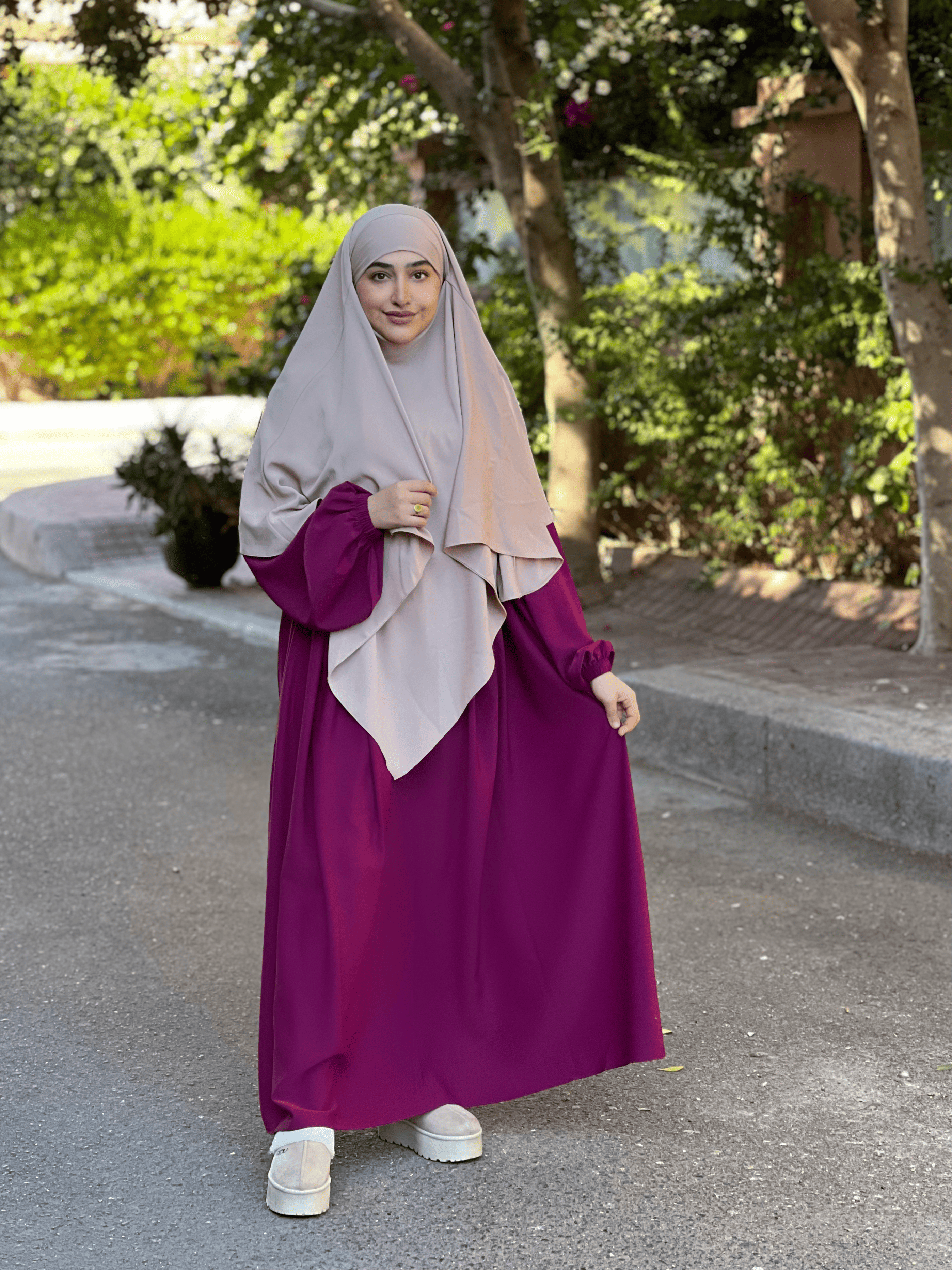 طقم أروى ( كرونا بوردو مع البيج)
