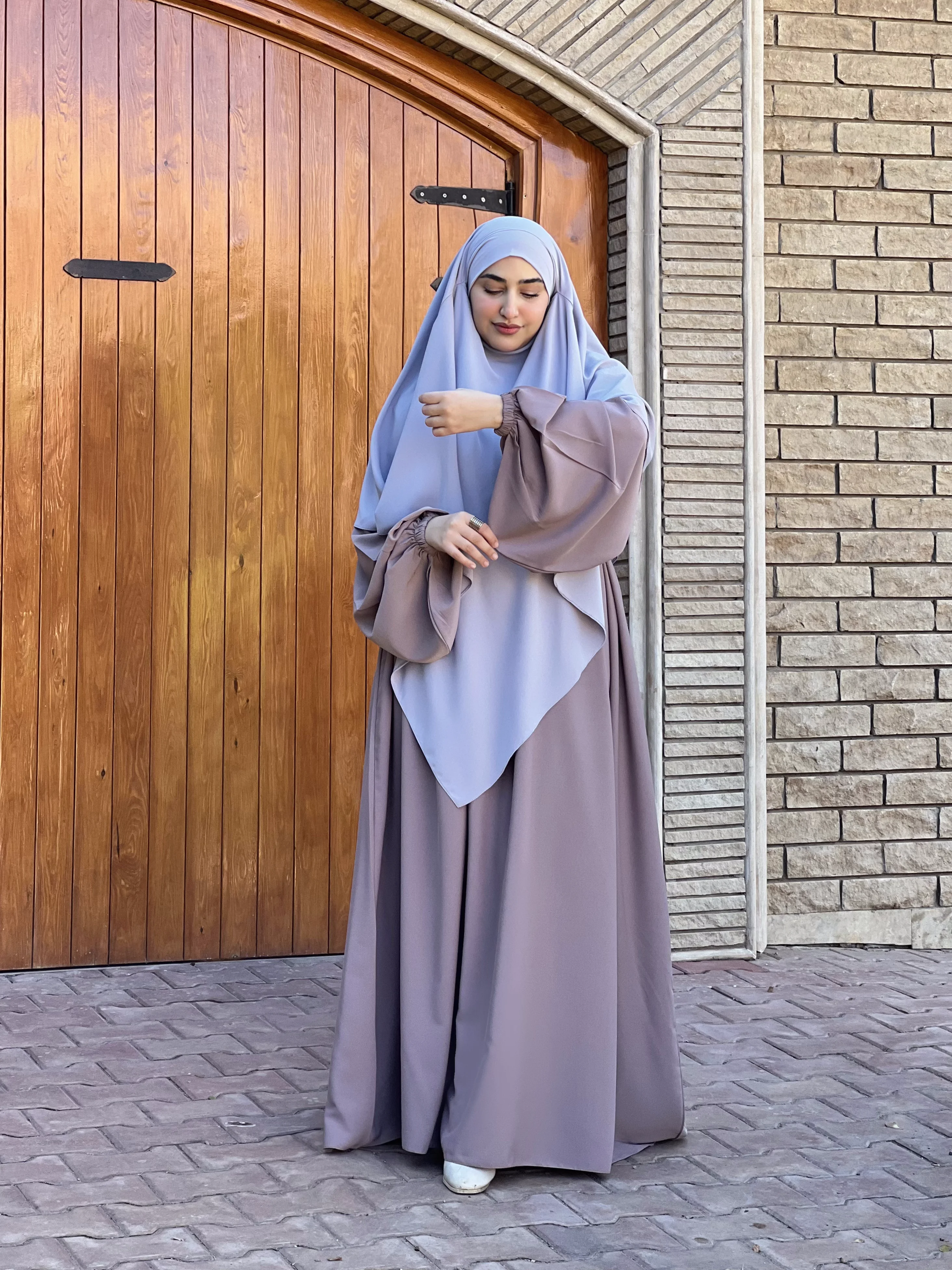 طقم أروى ( ثرابي مع الرمادي)