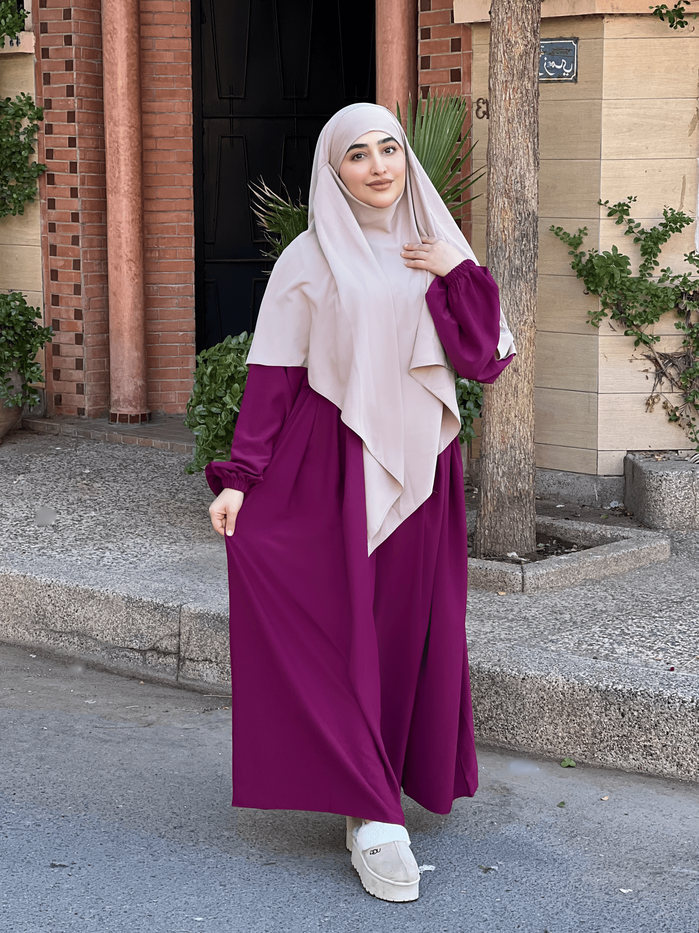 طقم أروى ( كرونا بوردو مع البيج)
