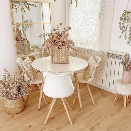 طاولة وكراسي