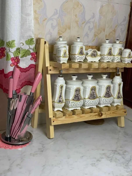 مرفعة خشبية لتنظيم حاجيات المطبخ