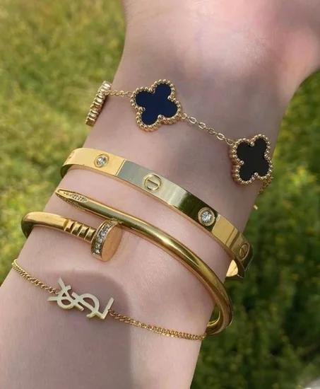 طقم أساور   الأناقة - سوار كلوفر، إسوارة المسمار، وسوار الحب الكلاسيكي