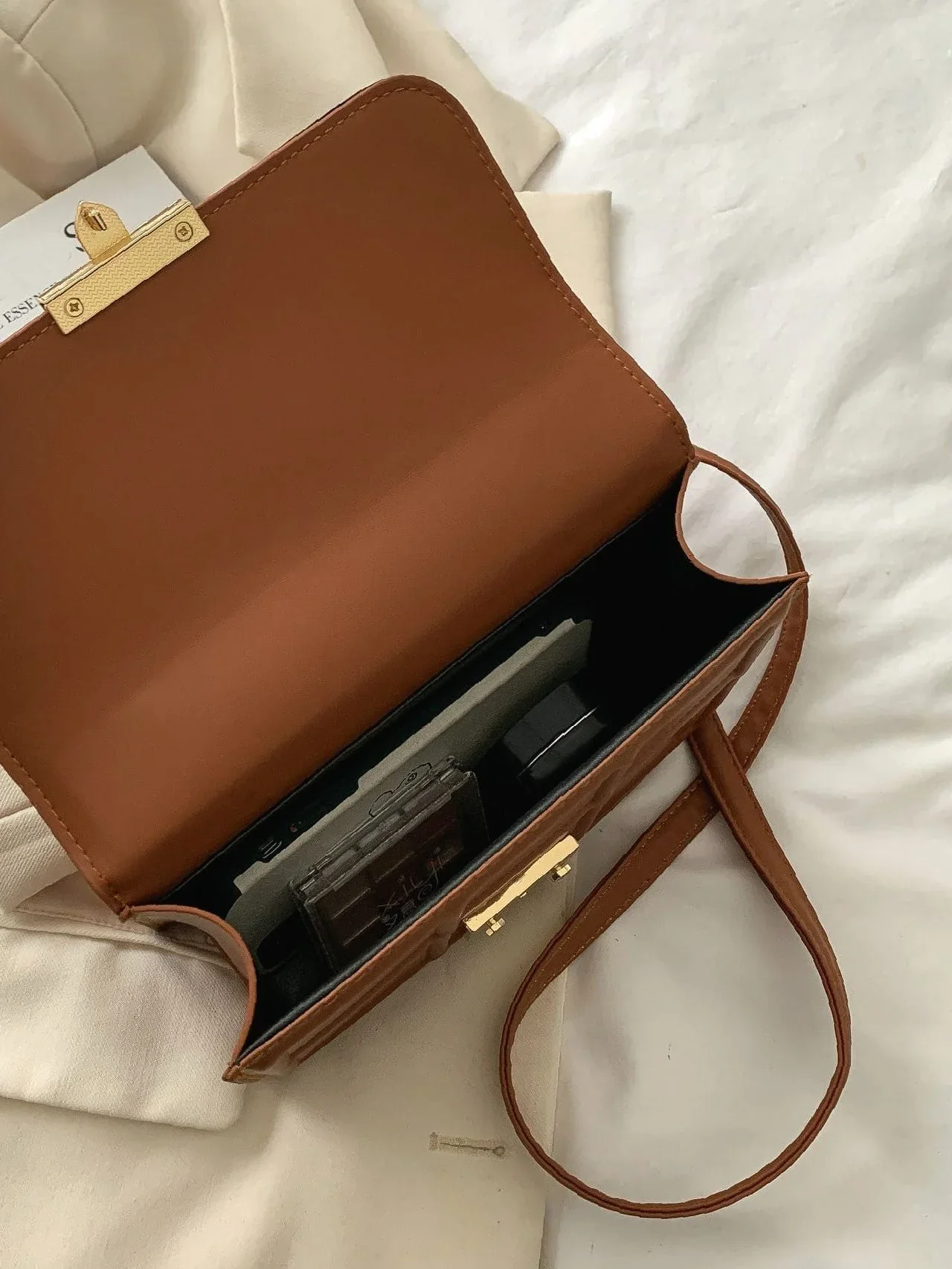 👜 حقيبة يد أنيقة – عملية وشيك