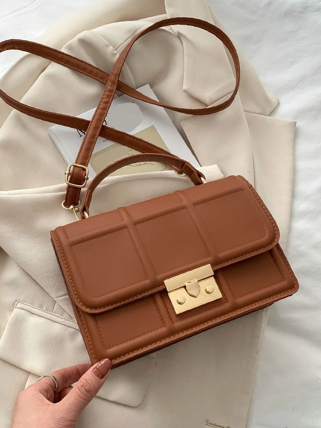 👜 حقيبة يد أنيقة – عملية وشيك