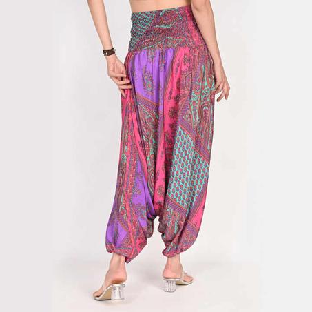 سروال علي بابا لنساء السراويل مزين بنقوش معقدة وألوان نابضة بالحياة