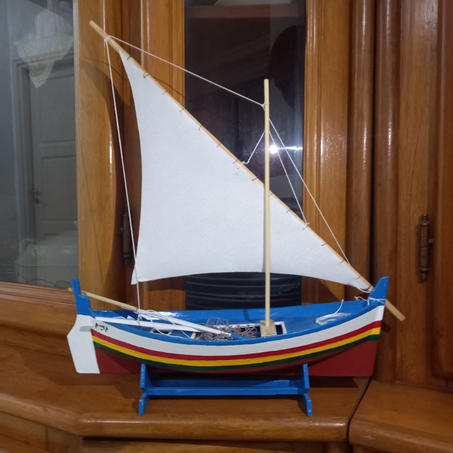 Maquette de Bateau Traditionnel – Décoration Artisanale