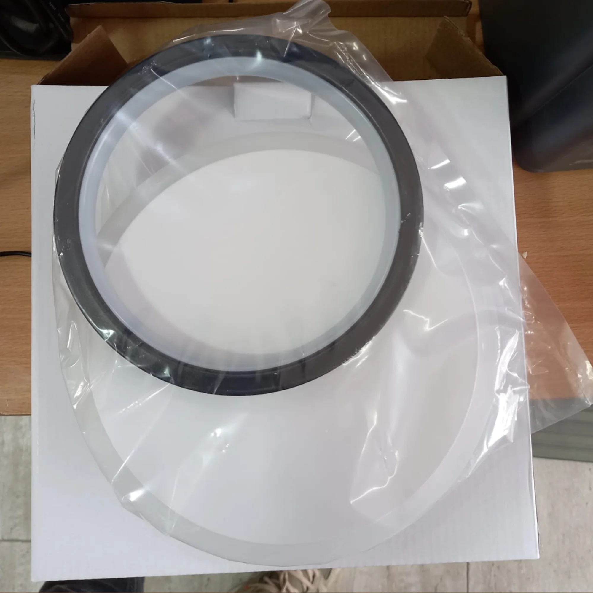 Petit Plafonnier LED Ovale (24W) – Design Fluide pour Couloir