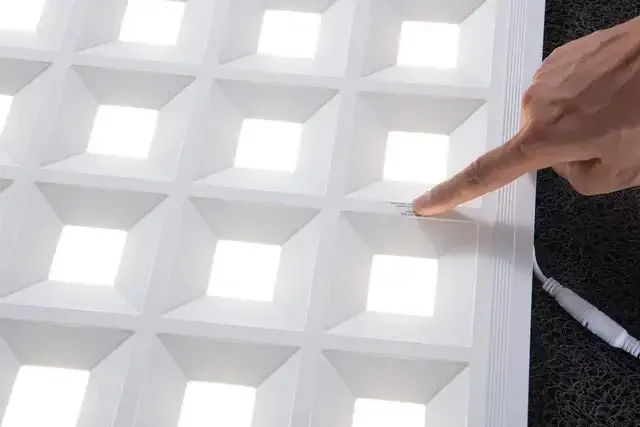 Dalle Lumineuse LED Carrée (72W) – Éclairage Puissant pour Bureau