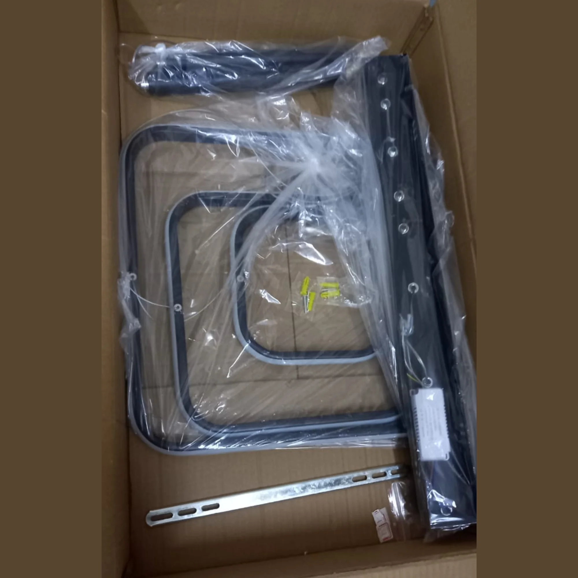 Grand Lustre Suspension Géométrique – Design Artistique (Carré ou Rond)